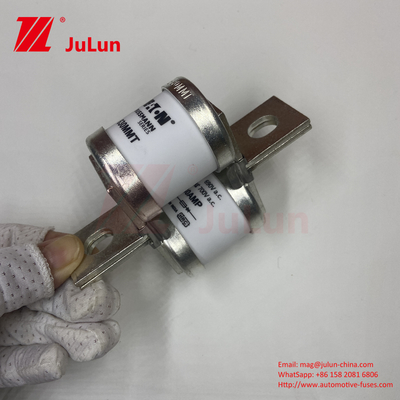 690 فولت صيانات السيارات السيراميكية M6 / M8 نوع المسمار المفلس المزدوج 0.43kg حل صيانة العمل الثقيل