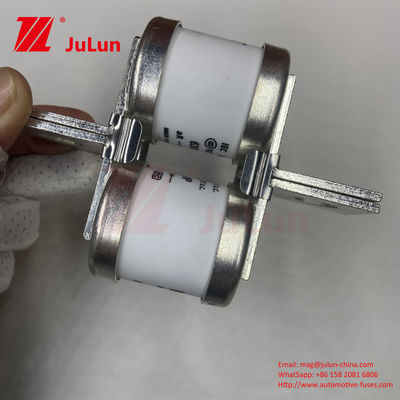 690 فولت الجهد المسموح به BUSSMANN 630MMT مصابيح السيارات السيراميكية مع تصميم محول لوحة مسطحة مزدوجة لتركيب M6 / M8
