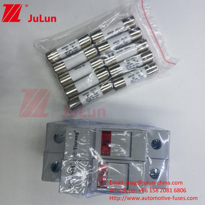 PV-30 CE TUV 10*38mm Dc 6A 8A 10A 12A 15A 20A 25A 32A PV الطاقة الشمسية Dc 1000V فيوز مع حامل فيوز مربع مع إشارة