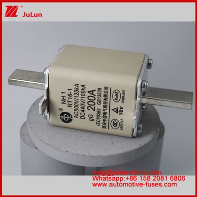 NH1 RT16-1 200A AC500V 120KA DC 440V 100KA السيارات السيراميكية الذخائر الذاتية جبل الشفرة للسيارة الكهربائية / HEV الحجم الصغير الحماية من الدائرة القصيرة الحالية المسموح بها
