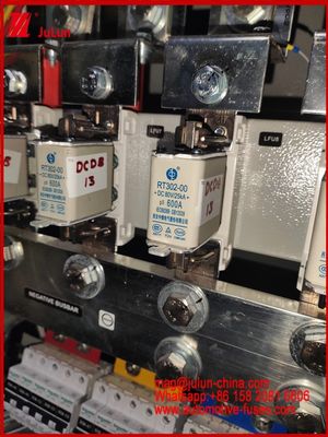 600A DC80V فيوز شفرة Caremic RT302-00 25KA GG لسيارات EV / HEV أداء متزامن ممتاز