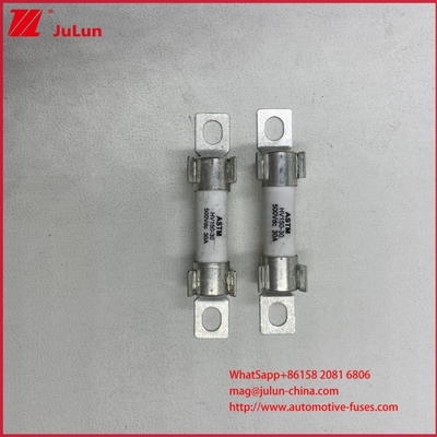 المركبات الكهربائية HEV الجهد المسموح به / تقييم التقطيع DC500V / 20KA ASTM HV150 30A 20A DC500V 20KA فيوز المسامير مع الحماية