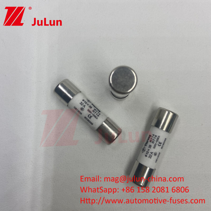 10*38mm FUSE 15A 690VDC Panel Mount Solar PV Fuse للحماية القوية للسلسلة الكهروضوئية