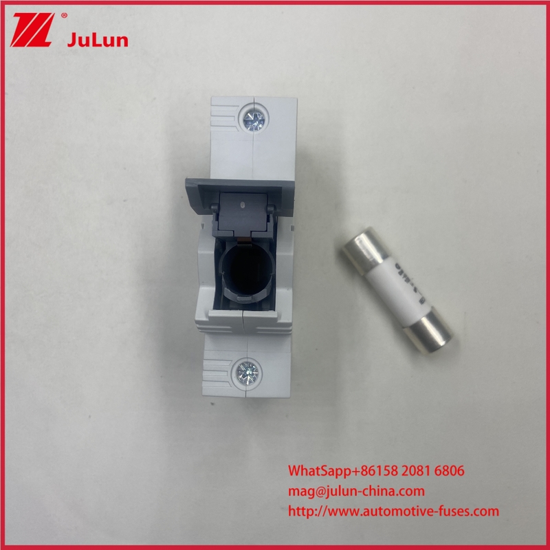 63A  22*58mm صمام حماية كهروضوئية للطاقة الشمسية بجهد تشغيل مقنن DC1000V وجهد تحمل نبضي مقنن 6 كيلو فولت