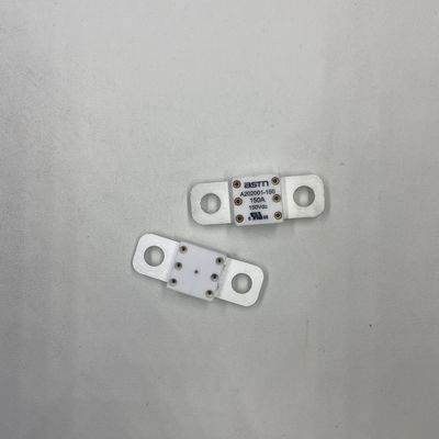 الحماية 350A 150VDC الحجم الصغير السيراميكية سيارة فيوز التيار القياسي العالي توصية عزم دوران ضيق 11-13N · m