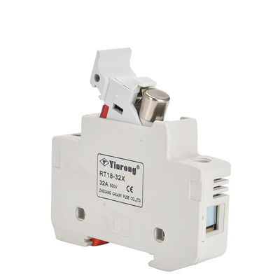 PV 1500V 32A فيوز أسطوانة السيراميكي مع القدرة الكبيرة كسر حامل فيوز للجهد المنخفض يستوفي معايير السلامة IEC