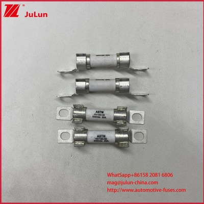 المركبات الكهربائية HEV الجهد المسموح به / تقييم التقطيع DC500V / 20KA ASTM HV150 30A 20A DC500V 20KA فيوز المسامير مع الحماية